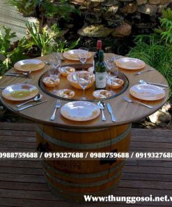 thùng rượu gỗ làm bàn ăn